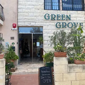 https://green-grove-guest-house.hotelssaintjulians.com